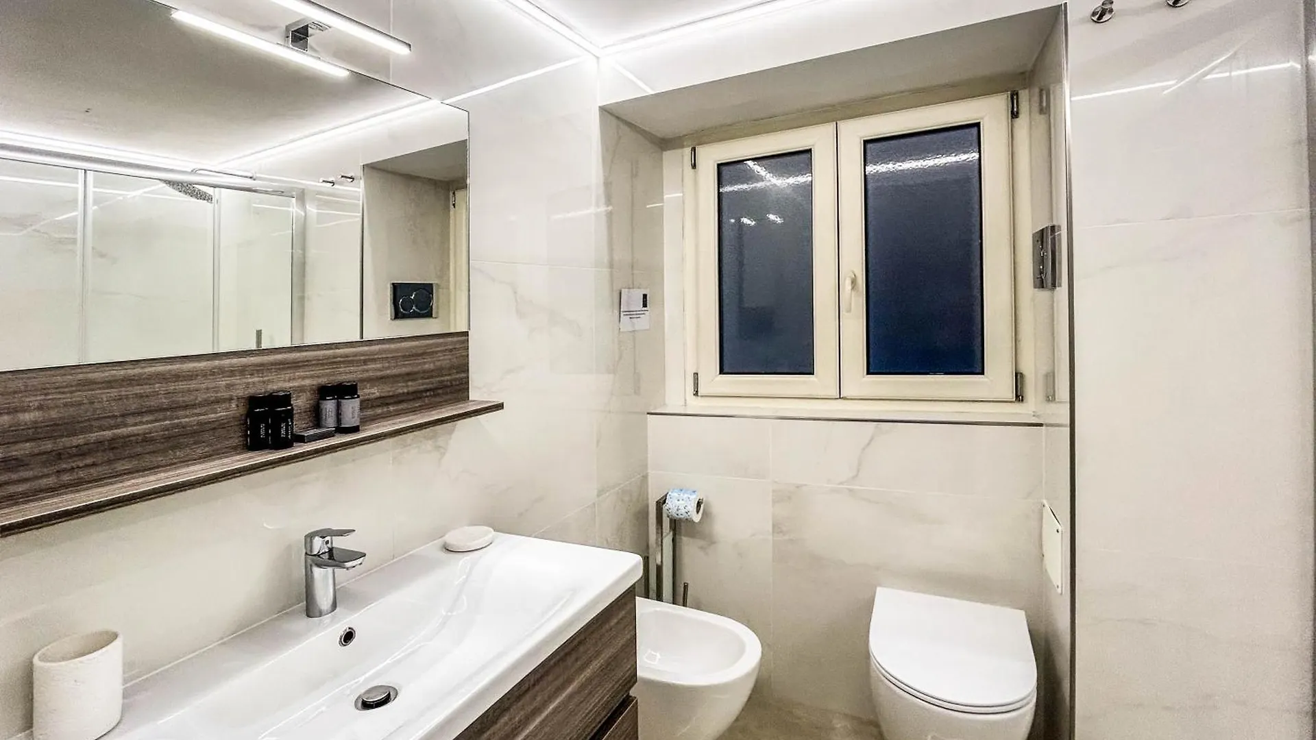 The Marble House - Luxury Apartment In Naples - Family Italy